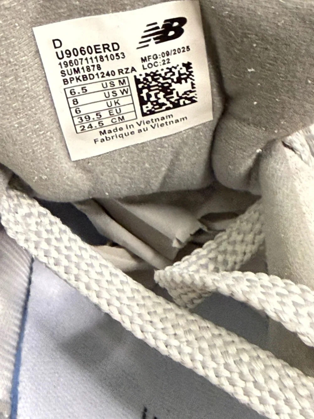 New Balance 9060 Sneakers Shoes Size Women’s - 8 Men’s 6.5 - Picture 6 of 6